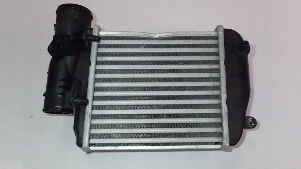 Купити Інтеркулер лівий 4f0145805af audi a6 c6 3.0 tdi