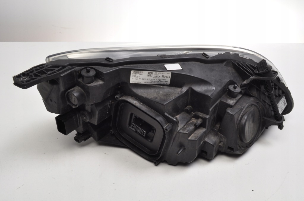 Volvo v40 2 фара ліва передня лівий перед led англієць  31677020 Оригінал