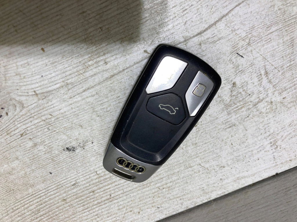 фото №1, Audi a4 s4 b9 2016 ключ pilot