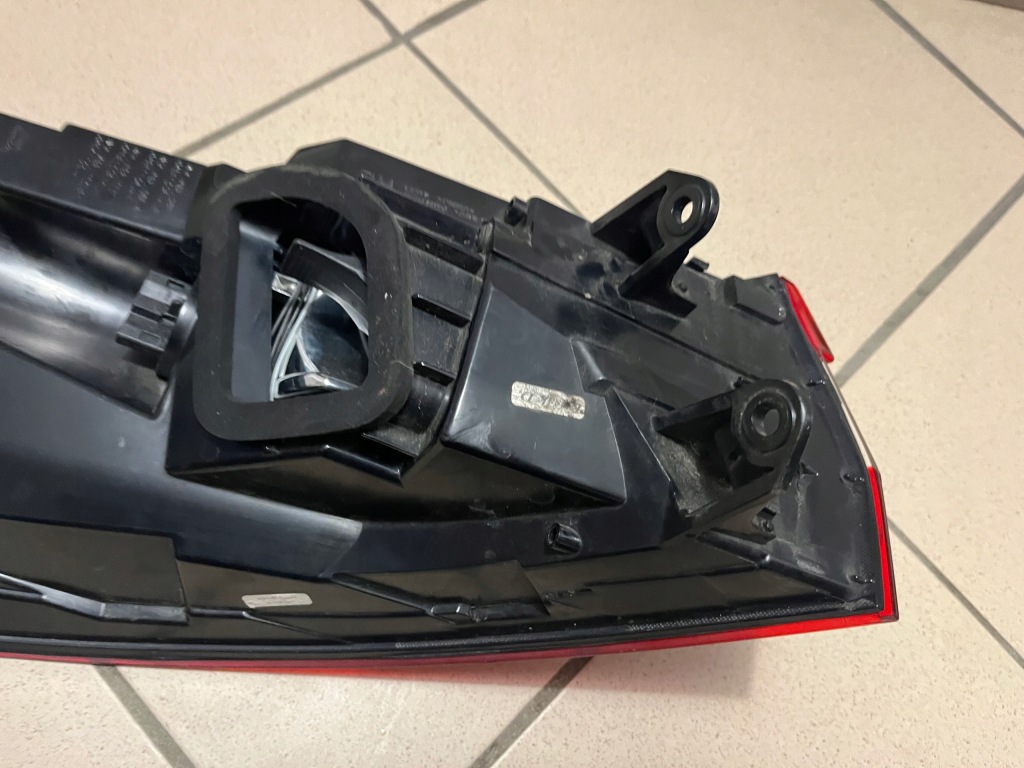 фото №10, Skoda superb iii 3 kombi 15- лампа задняя задняя правая