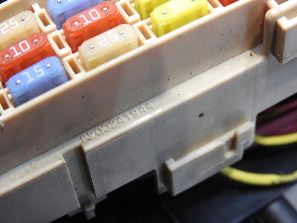 фото №7, Коробка предохранителей renault clio iii 1.5 dci 8200241944