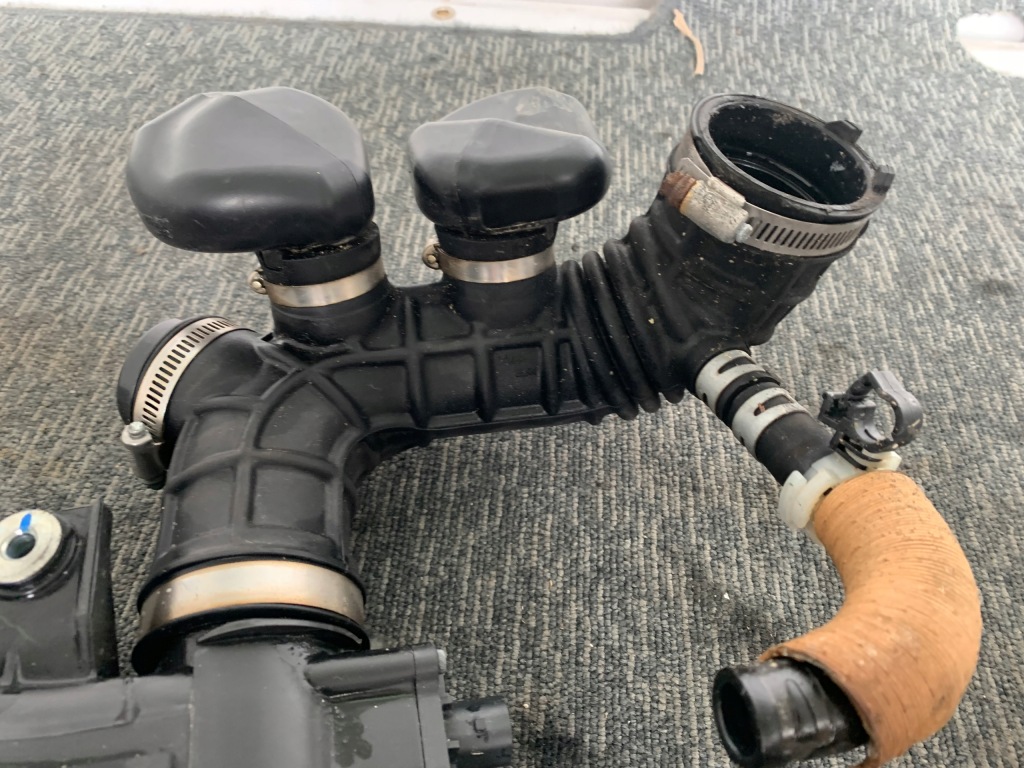 фото №11, Suzuki sx4 s-cross lift 1.0 19r корпус фильтра воздухозаборник воздуха оригинал