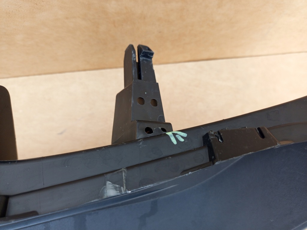 Tesla model y рестайлінг  25- решітка нижня бампера перед 1983889-00-d 193288300c= Ціна