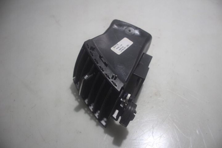 фото №1, Решітка обдув середня права opel zafira b