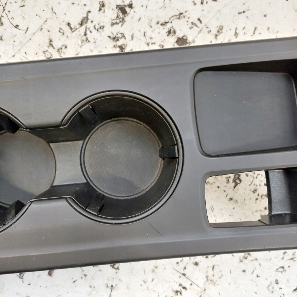 Renault arkana рамка середня кронштейн на чашки 2207192074 в Україні