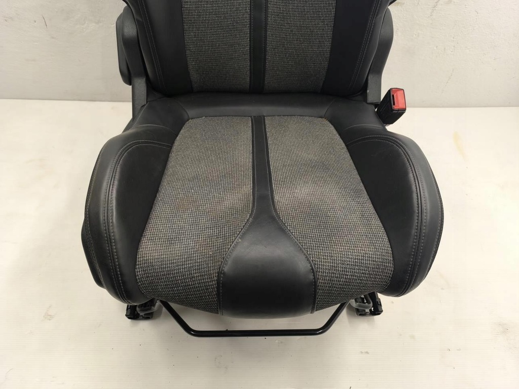 фото №4, Сиденье правый перед peugeot 5008 ii