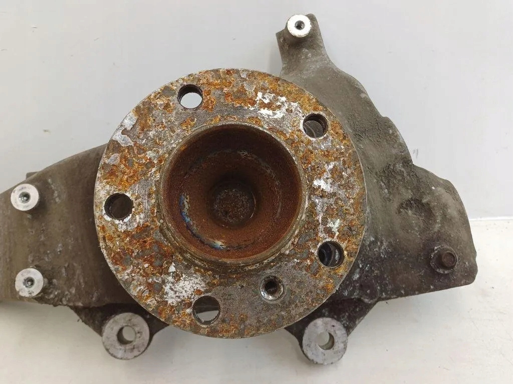 Поворотний кулак передня права bmw 5 f10 aimgsicu 3.0l дизель 2016 Недорого