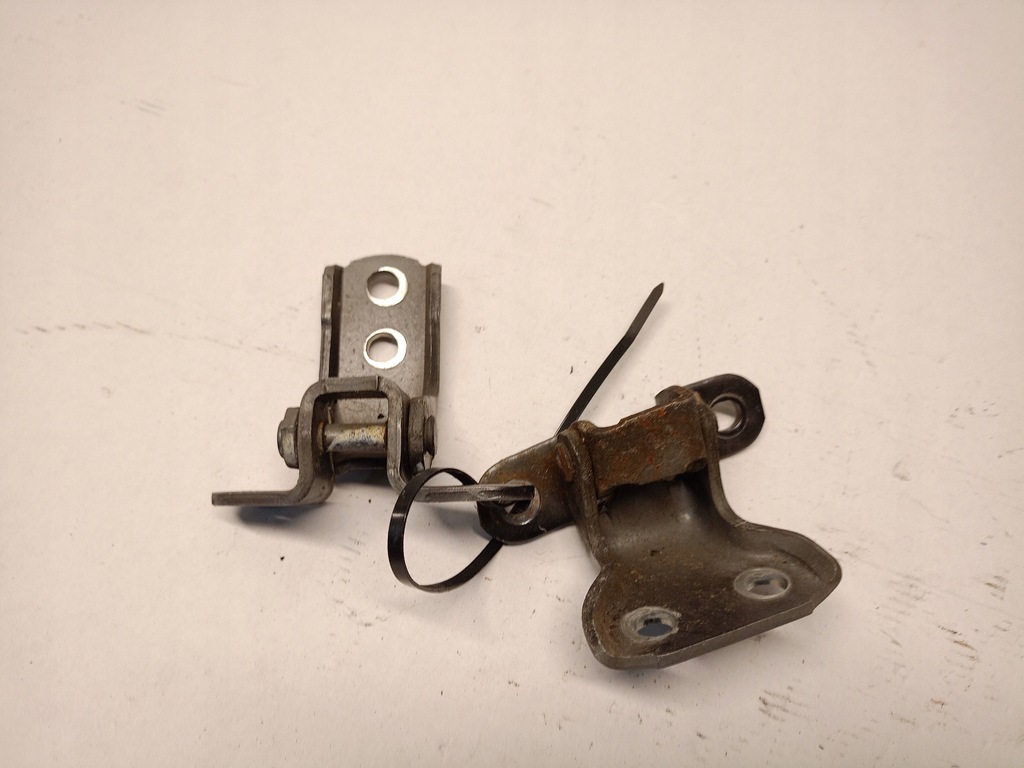 фото №3, Петлі двері перед правий toyota prius ii