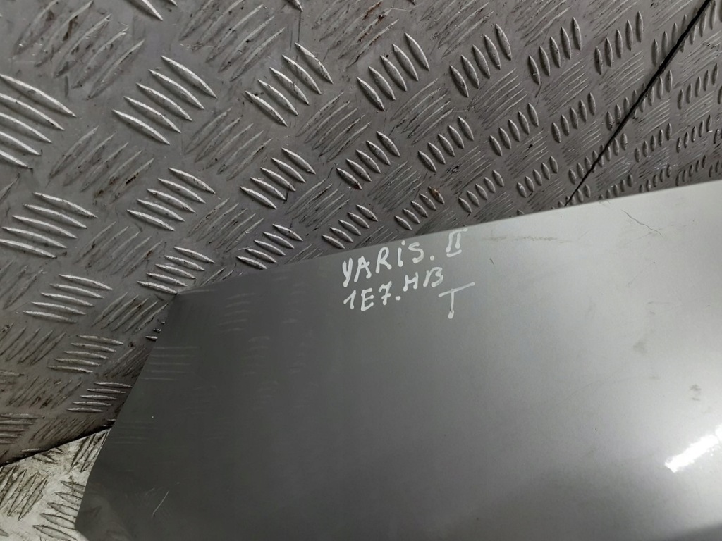 Купити Бампер задній toyota yaris 2 1e7