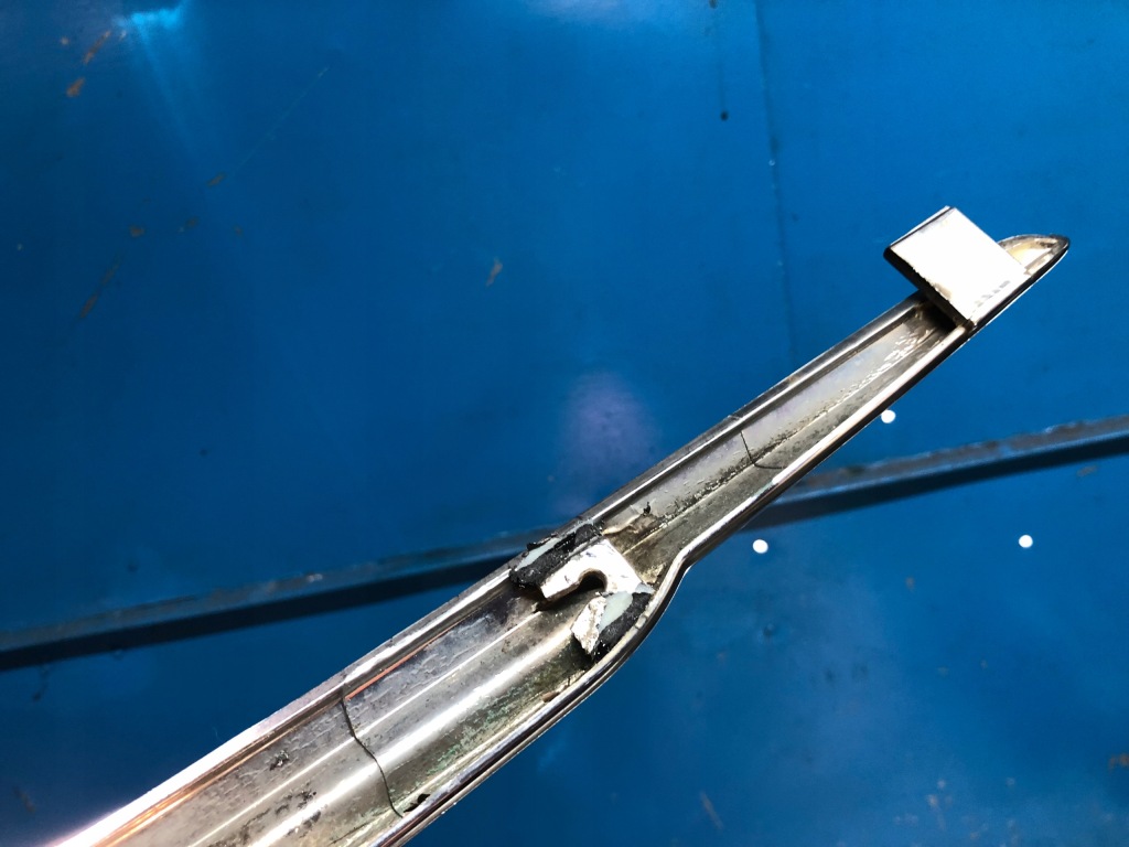 фото №7, Chrysler pacifica i 03- решітка радіатора емблема капот 04857662ad