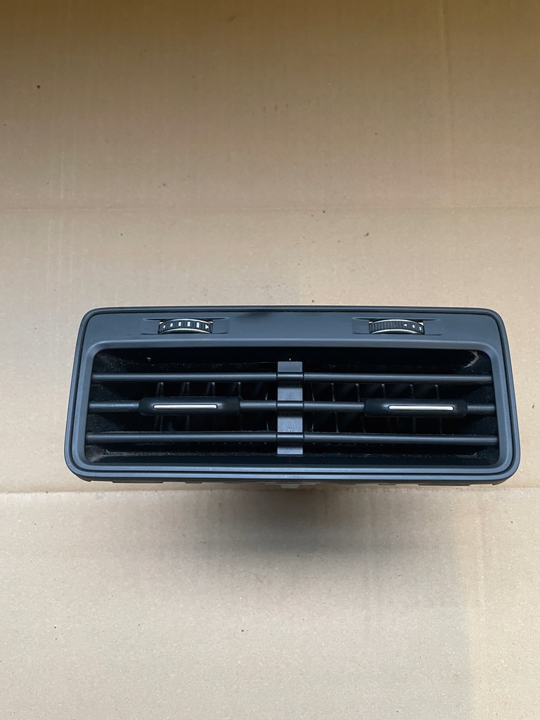 фото №1, Audi q7 4m решётка обдув задняя 4m8819203