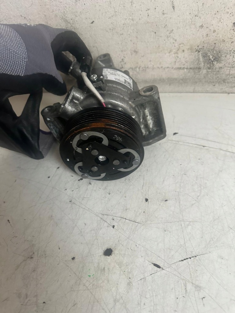 фото №1, Компресор кондиціонера dacia duster 926003541r