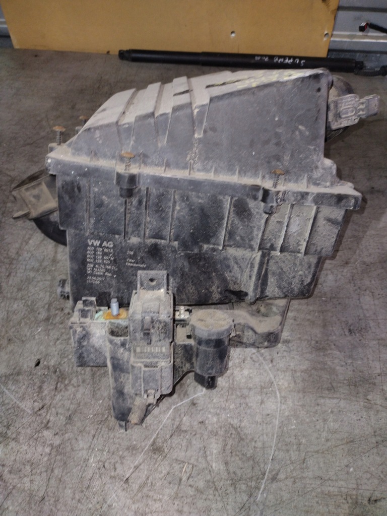 фото №2, Корпус фильтра воздуха 6c0129601k skoda rapid