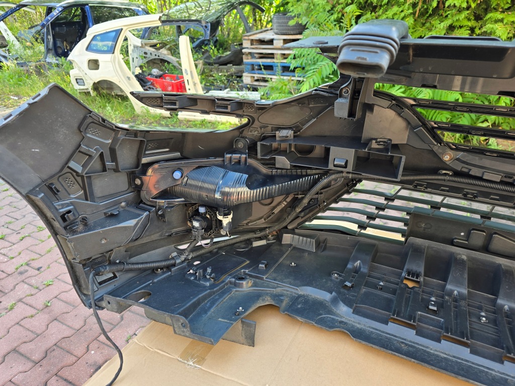 Бампер перед renault megane iv решітка  ґрати протитуманні фари комплектний  tegne Зі Шроту