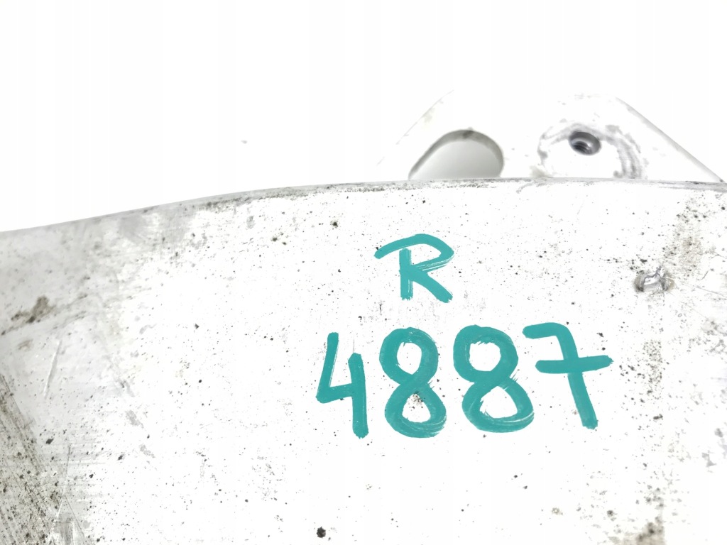 Mercedes w213 правый кронштейн поперечина отбойник t52785a Киев