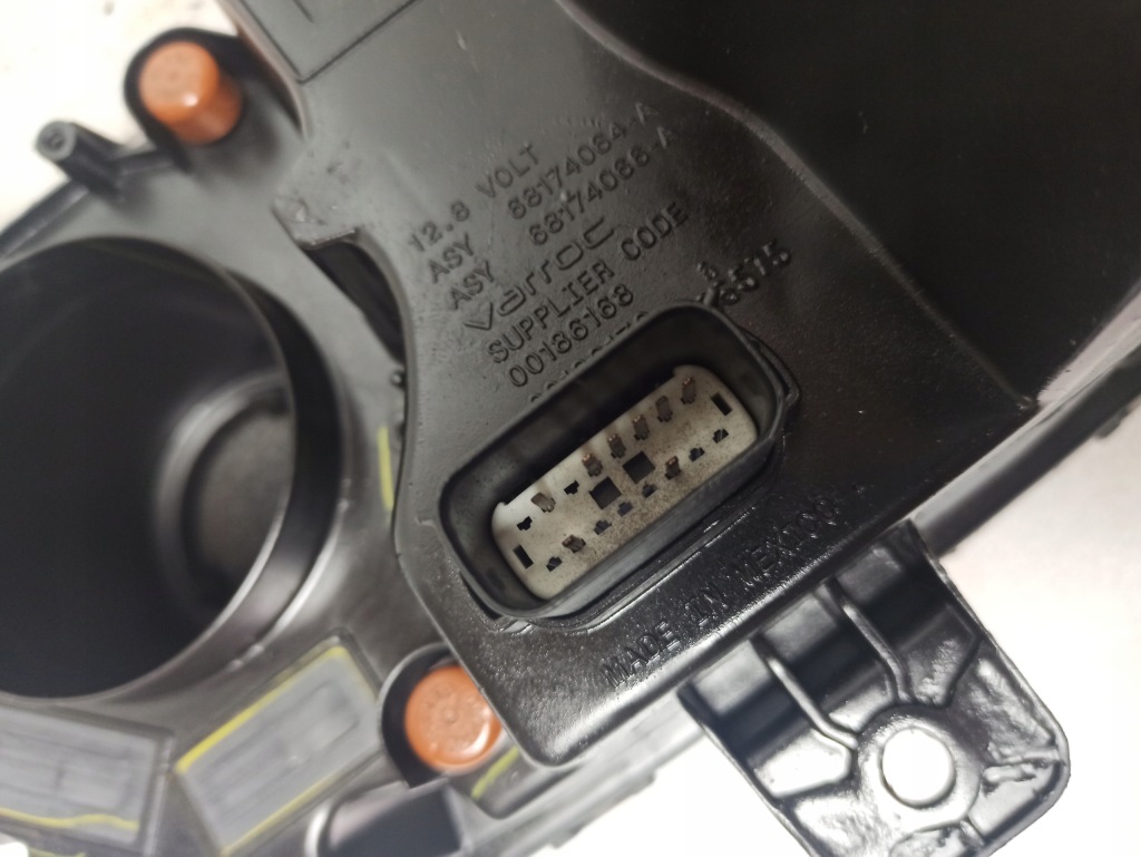 Фара правий led dodge challenger 68174064-af Доставка