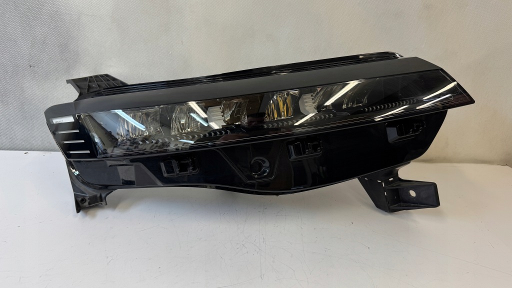 Купити Фара правий передня renault megane e-tech ev чорний  edition 260105086r