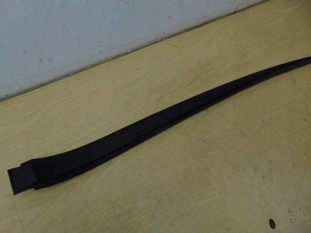 фото №9, Молдинг стекло лобовое сторона правая vw golf vi plus 5m0854328