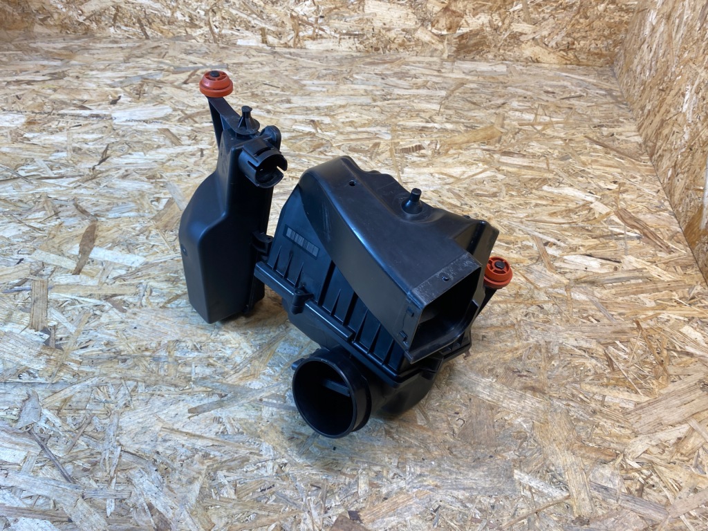 Купити Корпус фільтра повітря bmw g30 g31 g11 g12 3.0d 7643301 8575040
