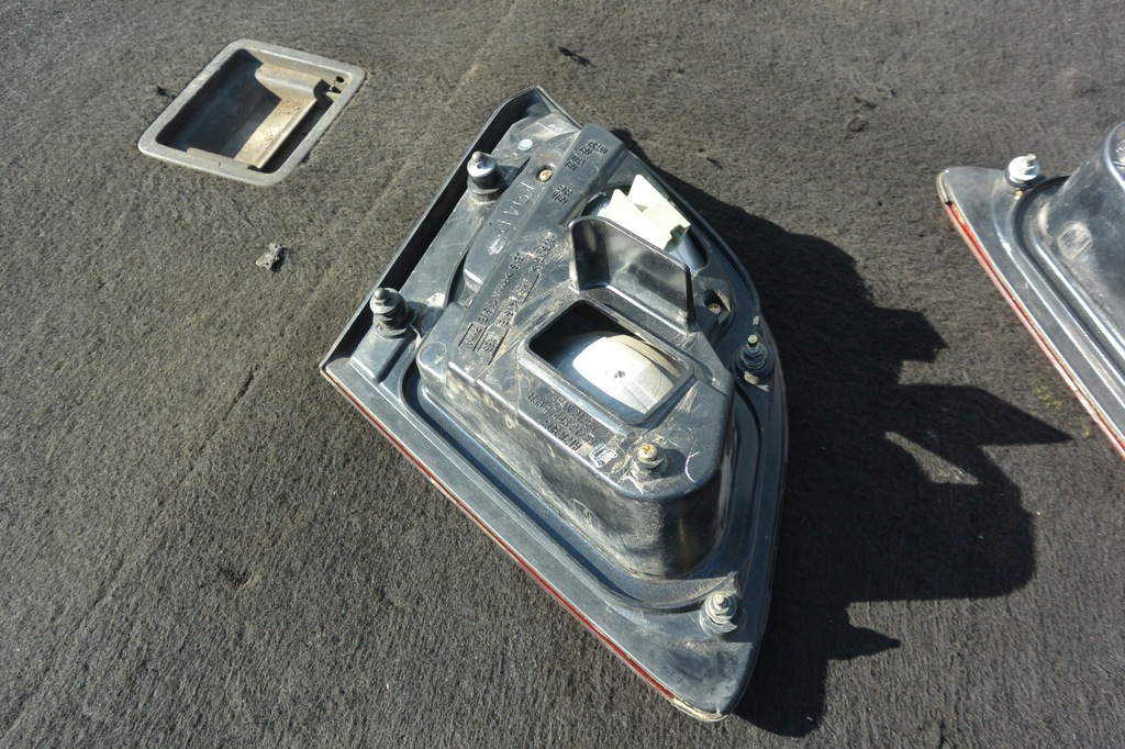 фото №12, Лампи кришки задня nissan maxima a33 00-05 ліва права