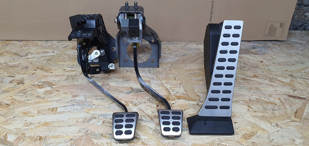 фото №1, Genesis coupe 3.8 v6 педаль газа сцепления тормоза