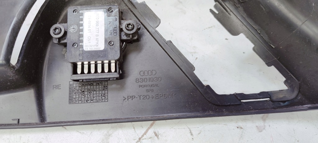 фото №5, Защита заглушка сиденье правая audi a4 b6 8301930