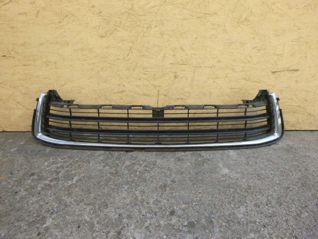 фото №1, Toyota highlander 2014 14- решітка бампера