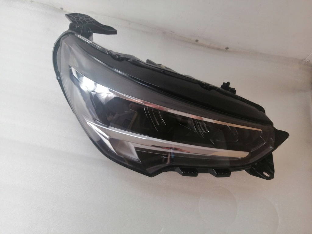 фото №1, Opel corsa f лампа перед права led
