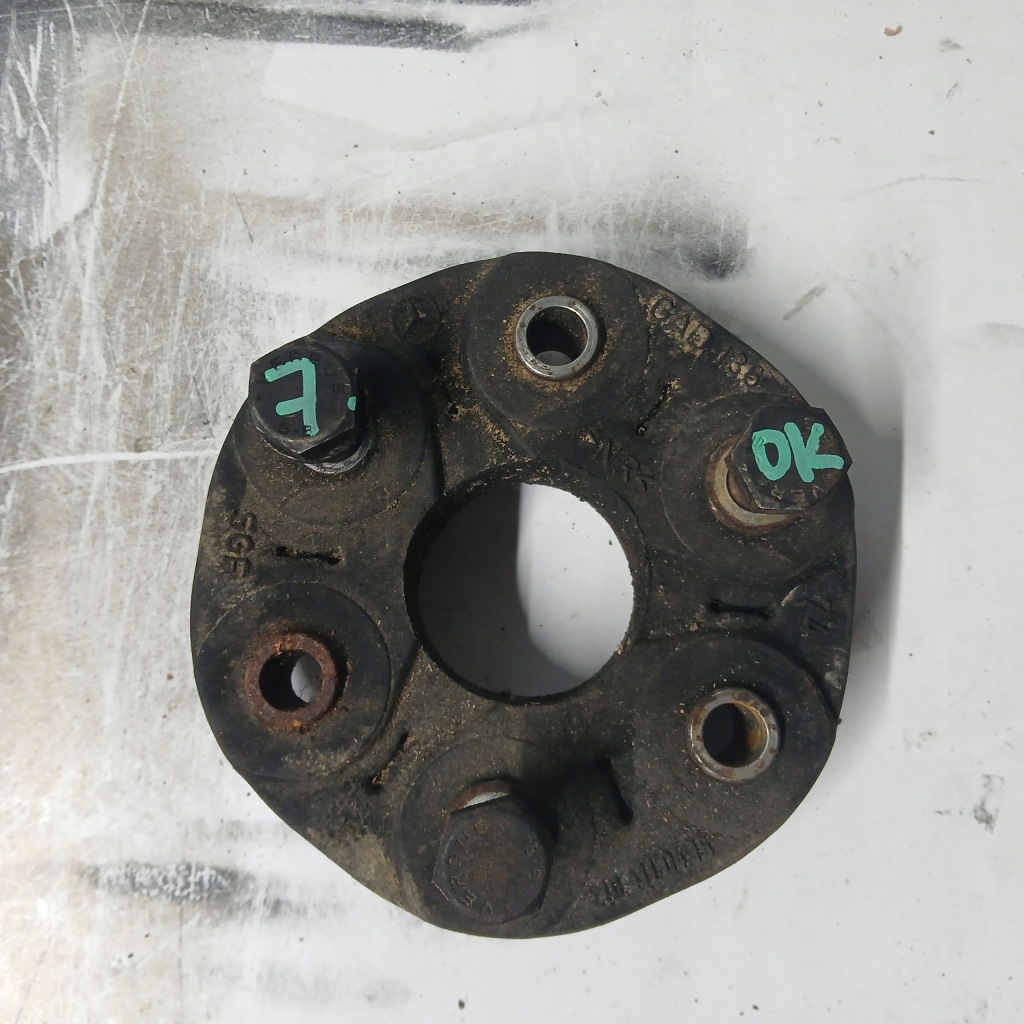 Купити Гумовий елемент з'єднувач вала привідного mercedes w210 2104110415