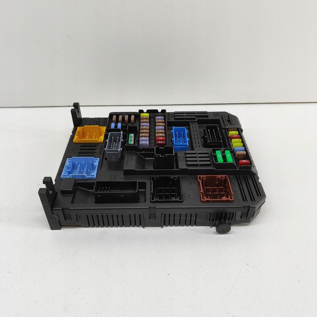 фото №1, Citroen c5 aircross 2021 рамка / модуль предохранителей