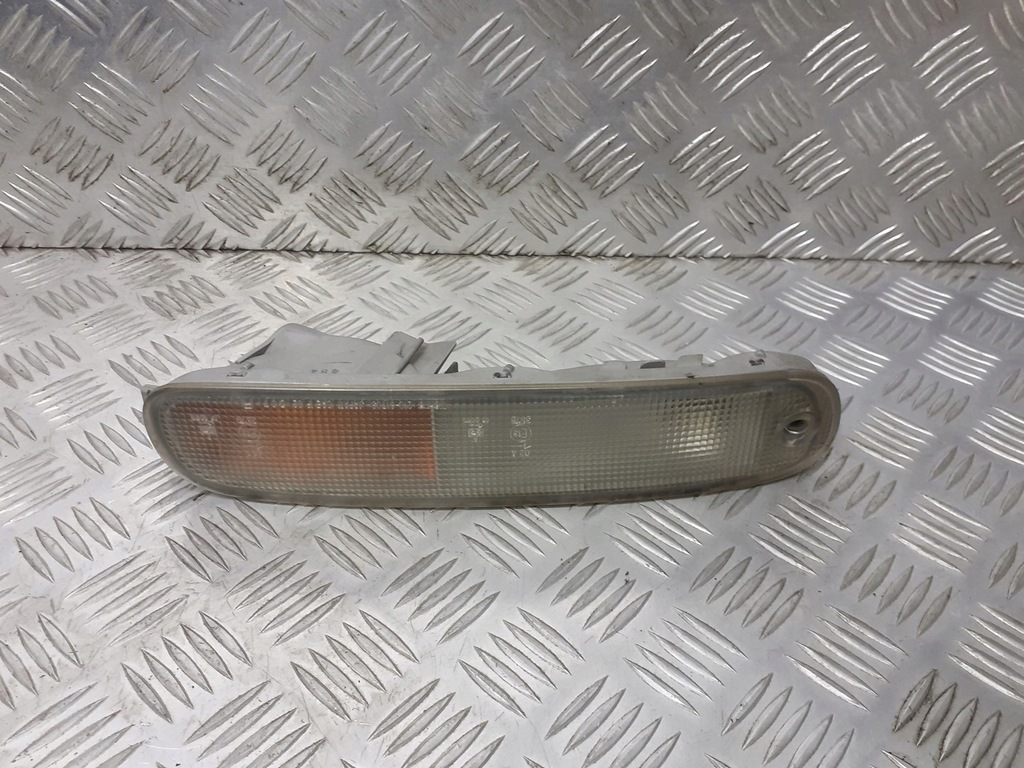 фото №1, Поворотник правий перед mazda 323c