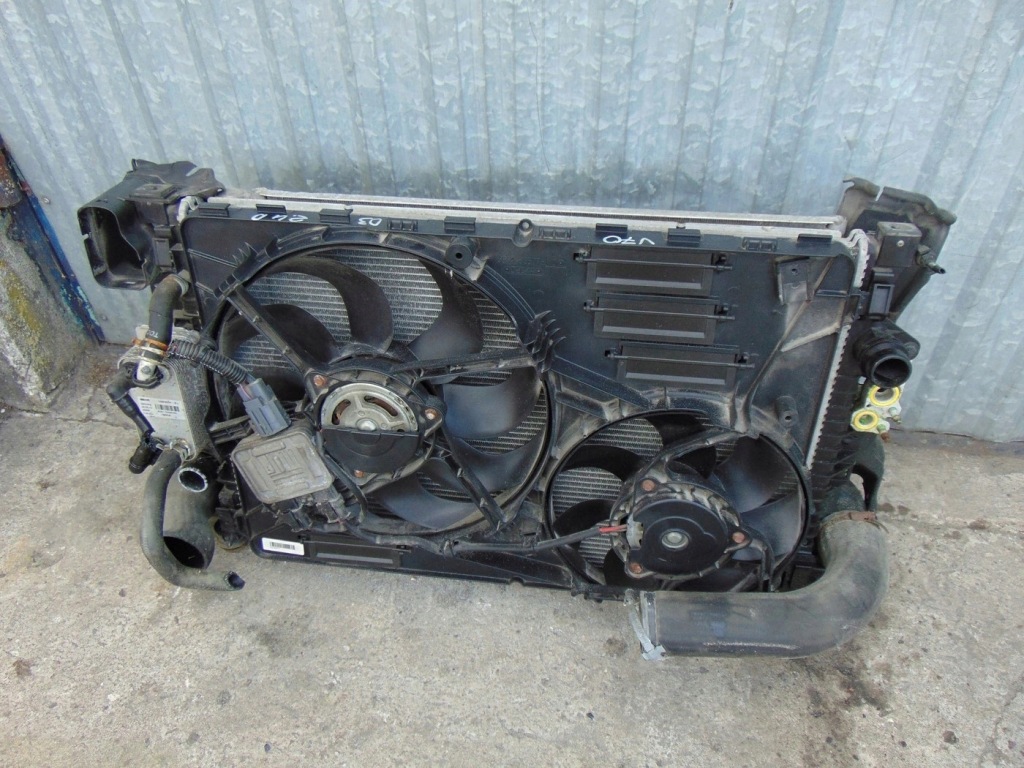 Радиатор воды кондиционер вентилятор volvo v70 2.4 d3 Цена