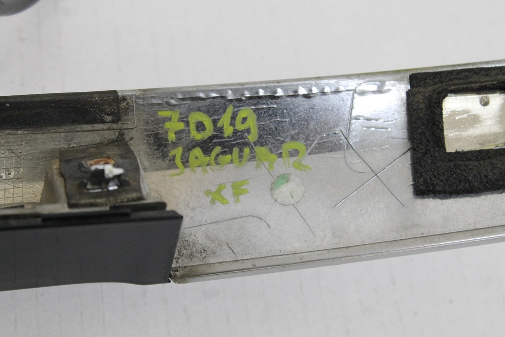 фото №10, Jaguar xf x250 sedan lift 11r- накладка молдинг ручка кришки багажника хром