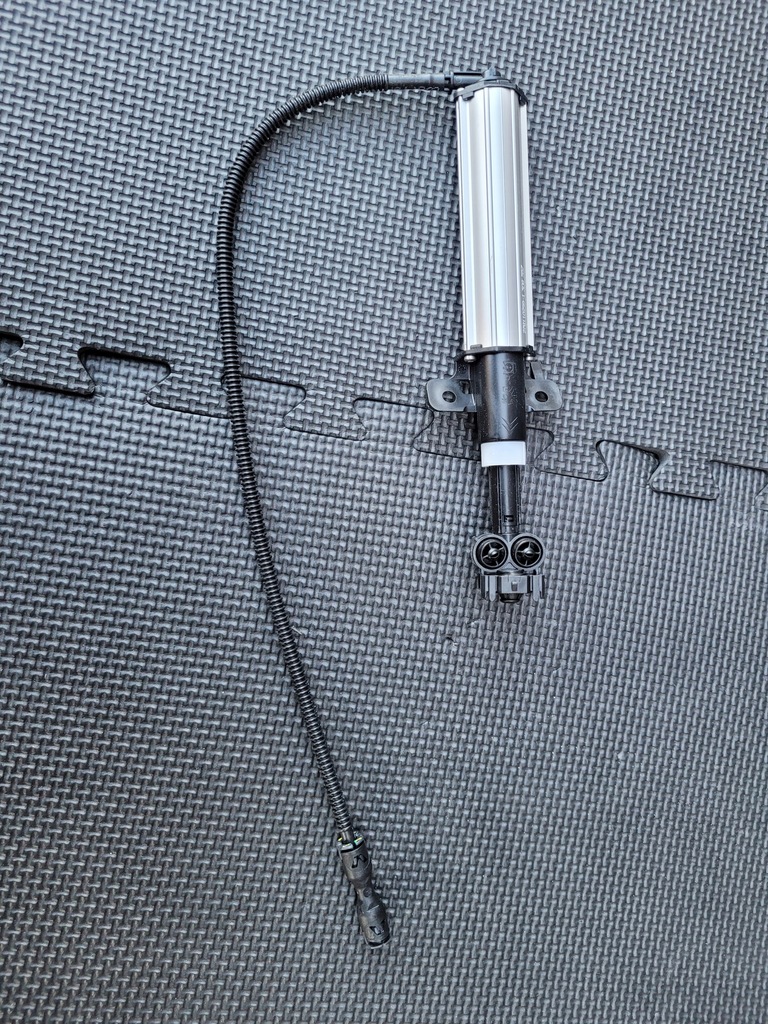 фото №1, Омыватель лампы sprysk правый peugeot rcz