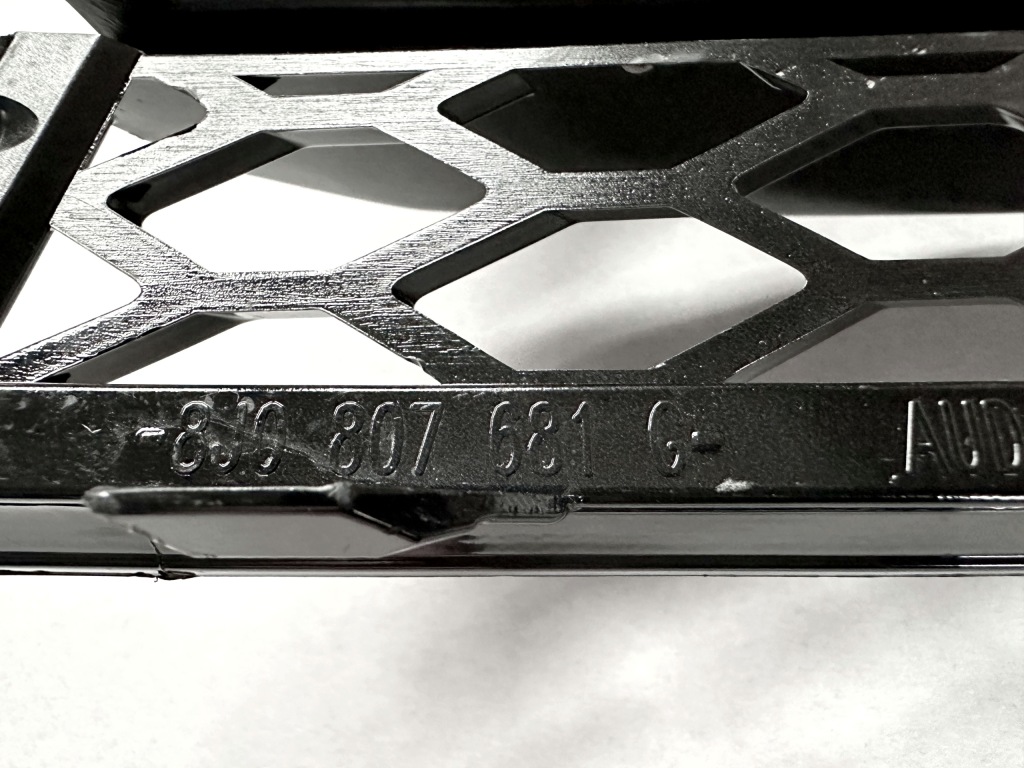 Решітка бампера ліва audi tt ttrs 8j0, ttr - стан bdb aso Оригінал