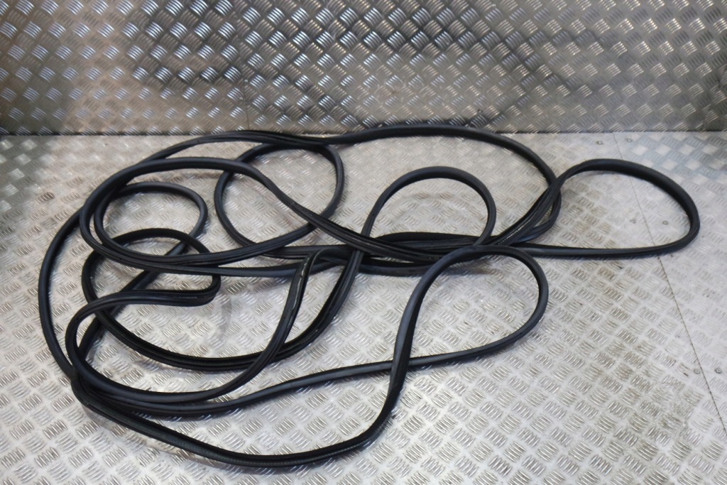 фото №1, Прокладка дверь mercedes w463 lift задняя