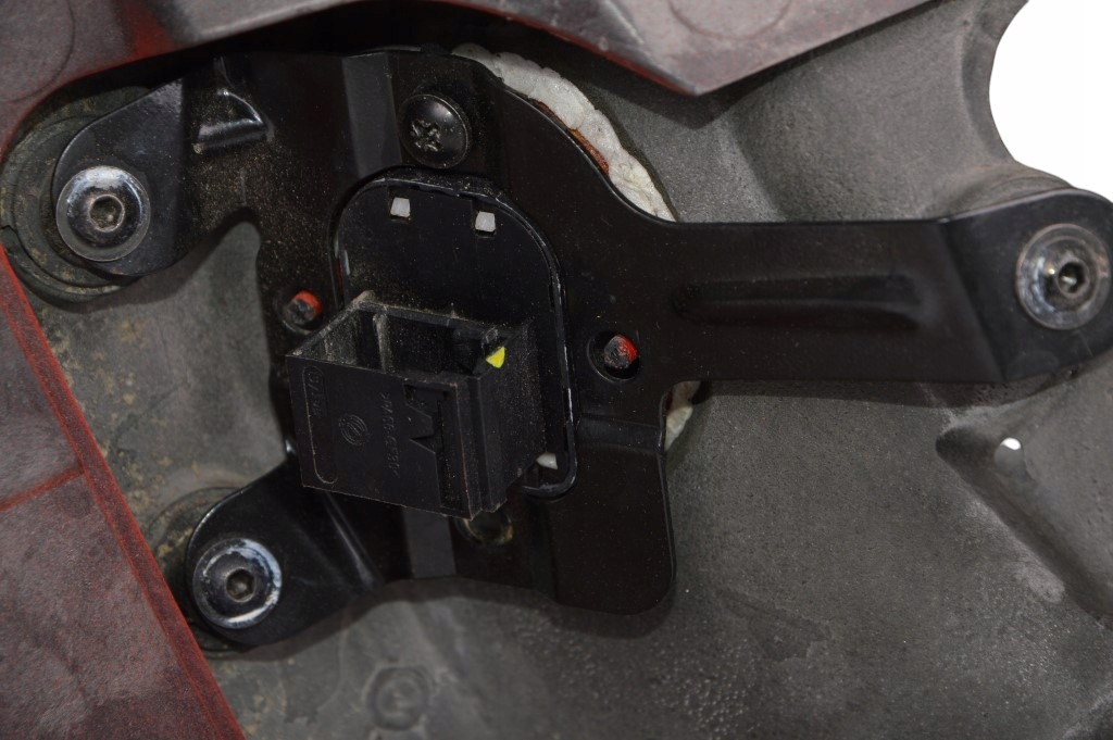 фото №13, Ferrari california f149 панель обивка обшивка дверь левый 69785900