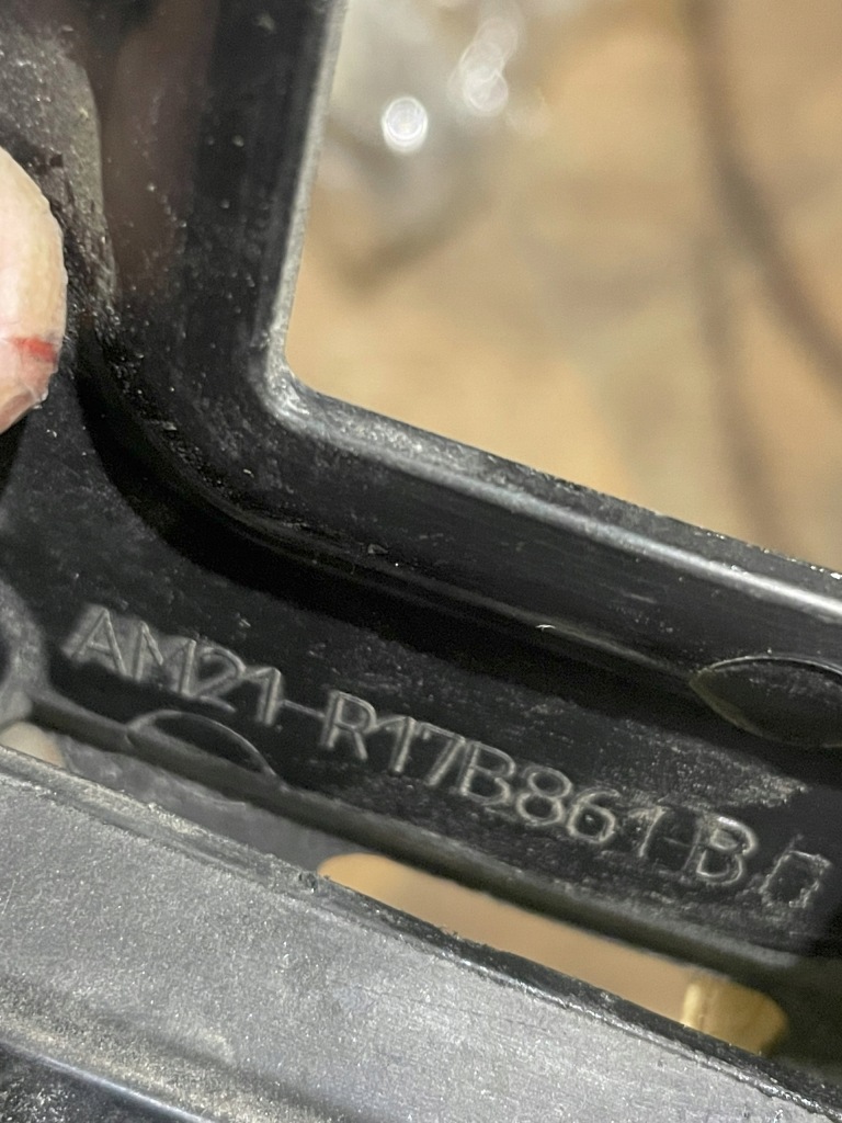 фото №1, Ford glaxy mk2 направляющая бампера задняя am21-r17b861-c