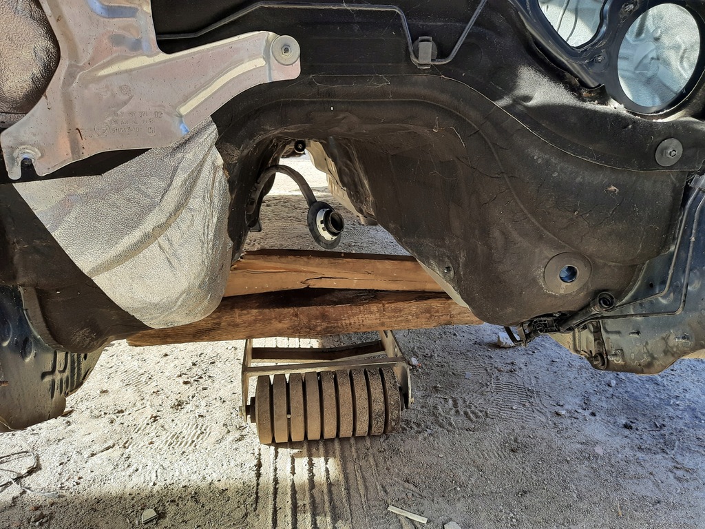 фото №7, Bmw x1 e84 шумоізоляція стіни перегородки