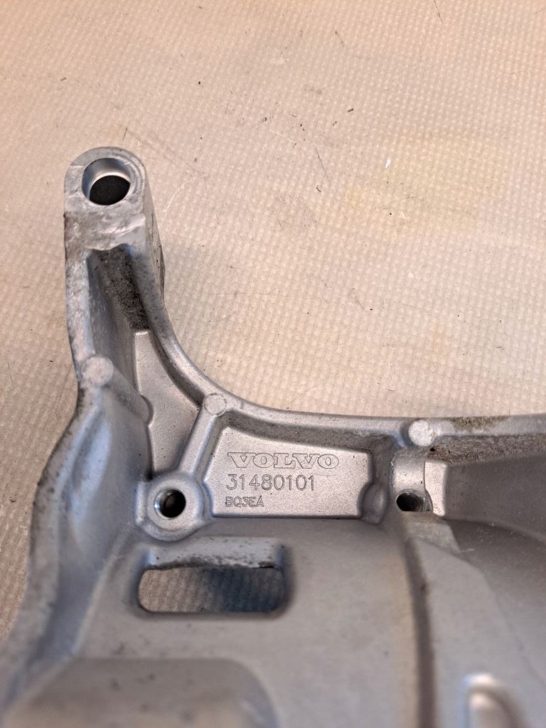 фото №5, Кронштейн кронштейн генератора volvo xc40 2.0b 31480101