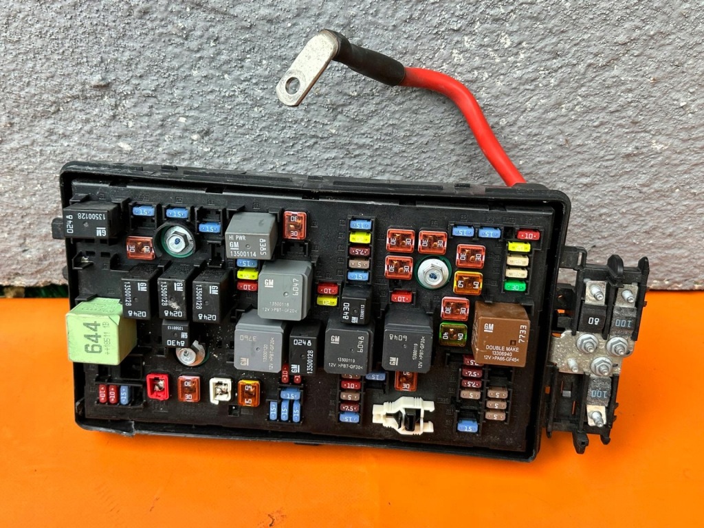 Купити Opel insignia a lift 1,6 cdti 13485548 модуль коробка bsi оригінал