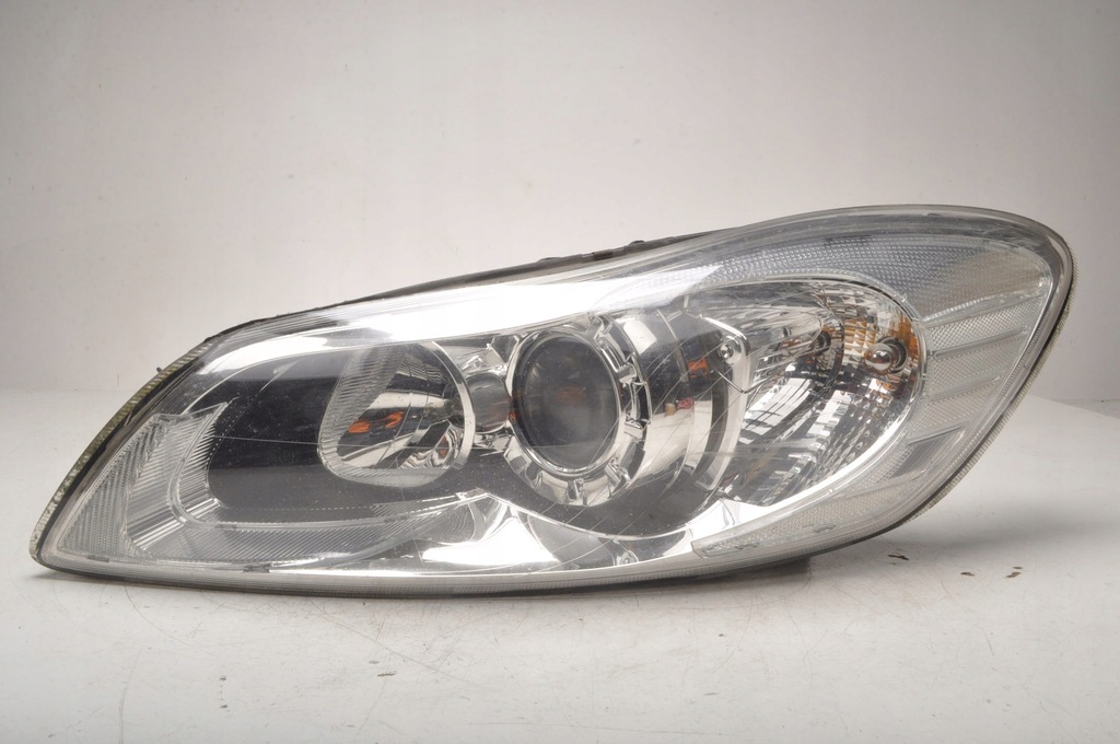 фото №1, Volvo c30 лампа левая передняя левый перед lift europa 31299820