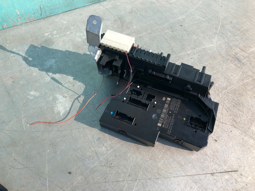 фото №1, Mercedes w204 модуль блок управления sam 2049001102