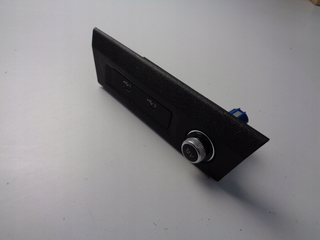 фото №1, Роз'єм порти usb 12v audi a1 ii 82a 2018-