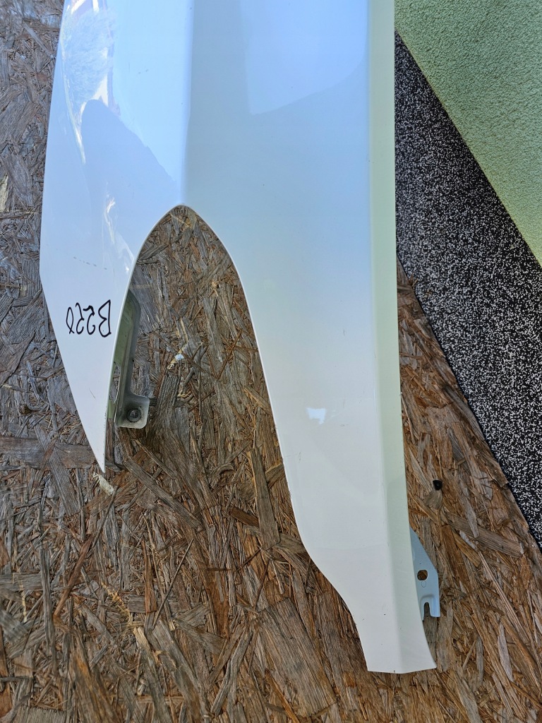 Tesla y крило перед передній оригінал правий гарний Зі Шроту