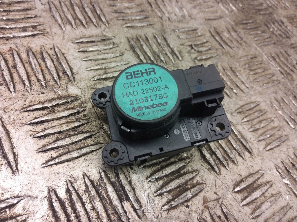 фото №1, Клапаны управляющий отопители smart forfour 454 cc113001 31013828 0.9l