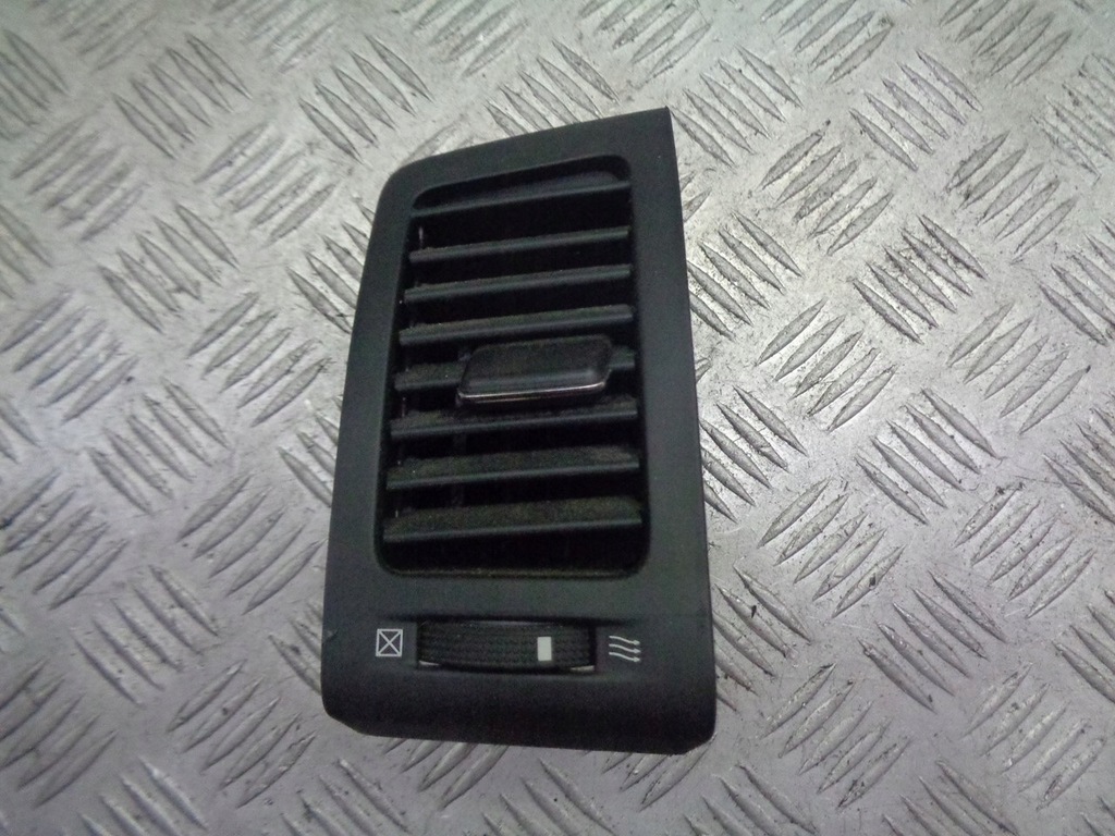 фото №1, Решётка обдув средняя правая corolla verso