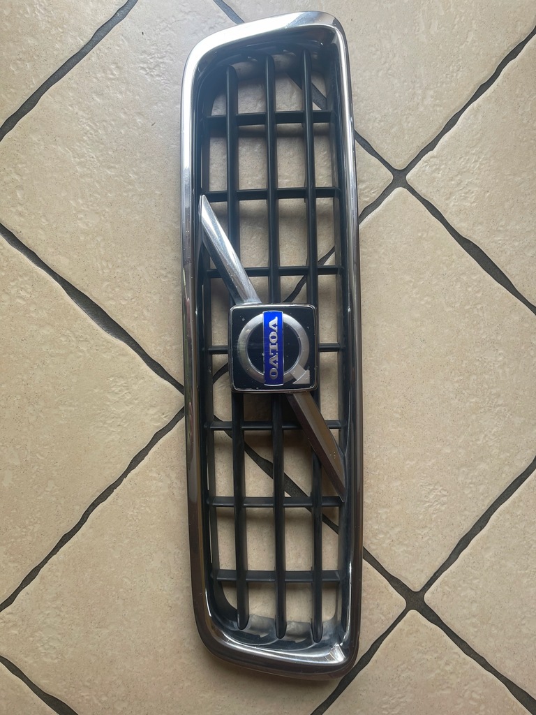 фото №1, Volvo s60 05-10 решётка радиатора решётка радиатора оригинал