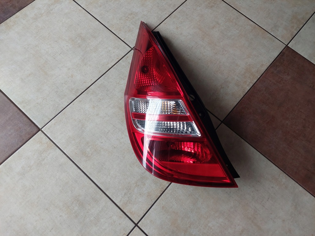 фото №1, Ліва лампа - задня --- hyundai i30 i - hb - 07-12