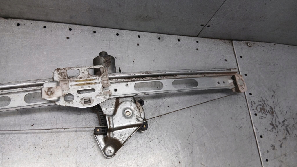 Подъемник левое  перед mercedes benz a-klasa w 168 1.7cdi 97-01r с Разборки